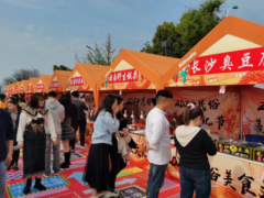 狂欢！苏州阳澄湖浅水湾美食节盛大开幕，味觉盛宴吸引众多食客