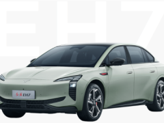 红旗新能源品牌首款战略车型EH7发布